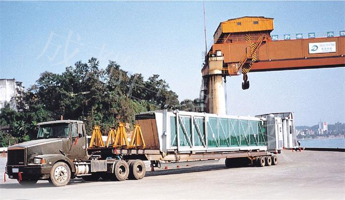 承運綿陽機(jī)場飛機(jī)場通道.jpg